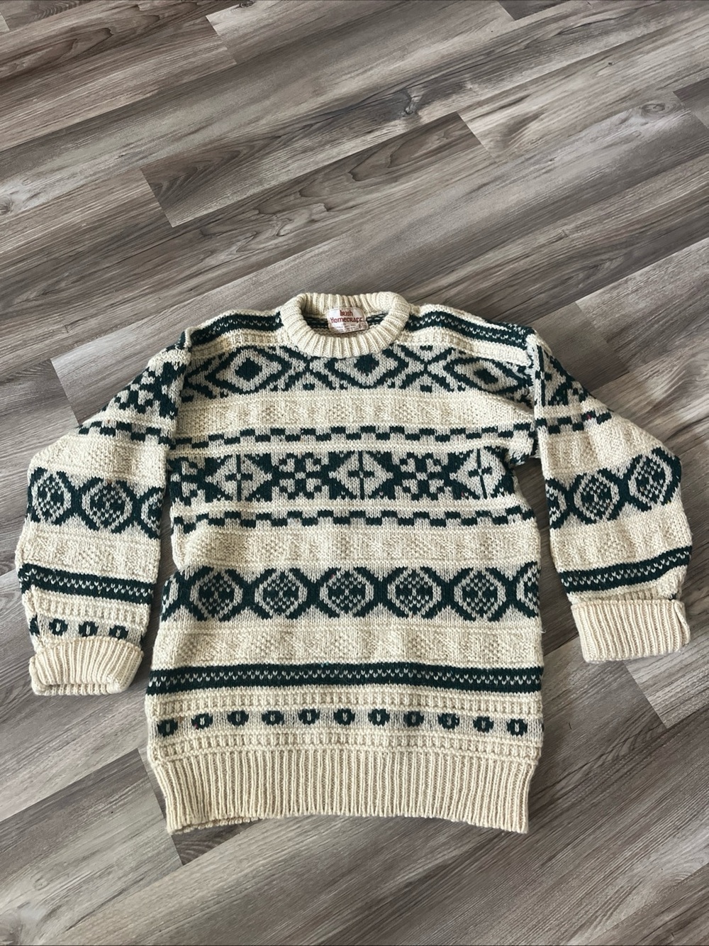 Irish Homecraft vintage 100% Wool Sweater, men’s medium *small hole